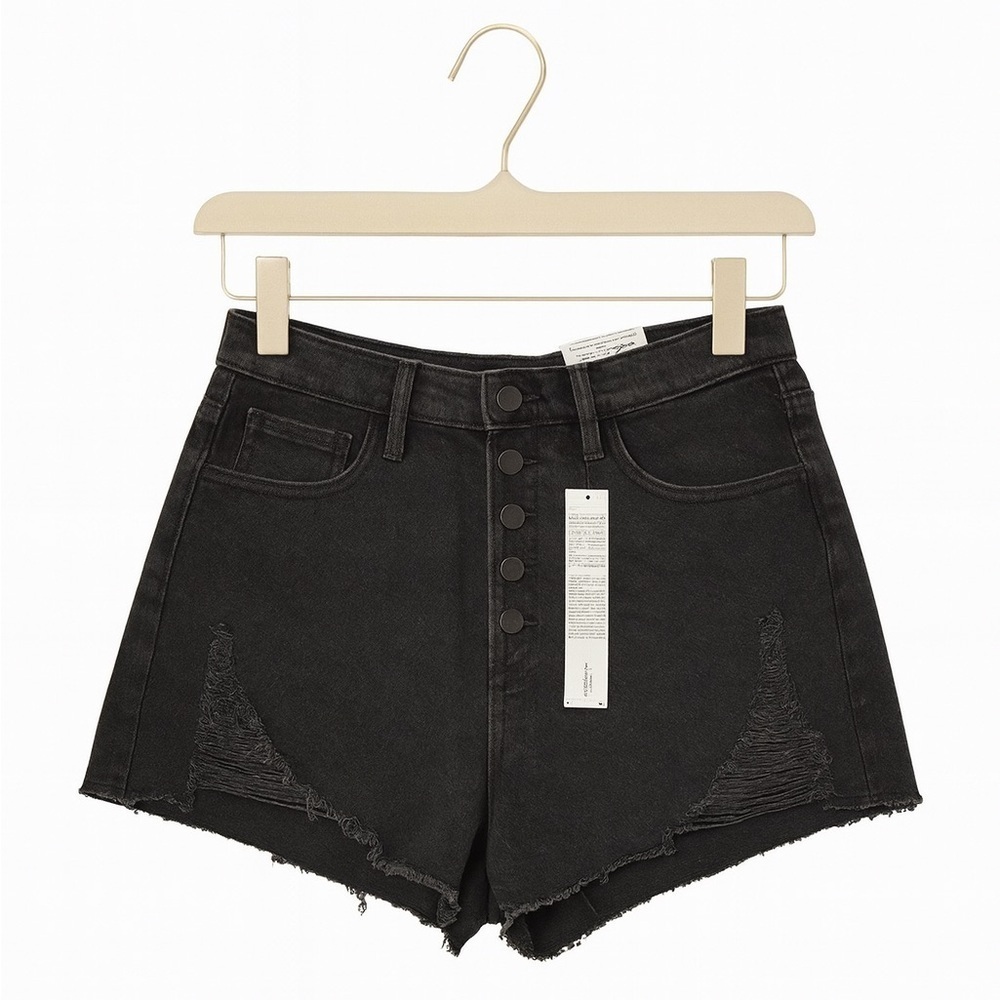 SO NWT Junior’s size 11 black denim mom jean shorts.  30” waist, 2.5” inseam